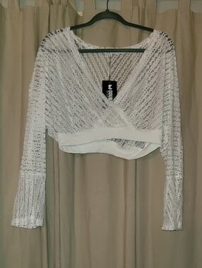 Double Zero White Lace Cropped Wrap Top